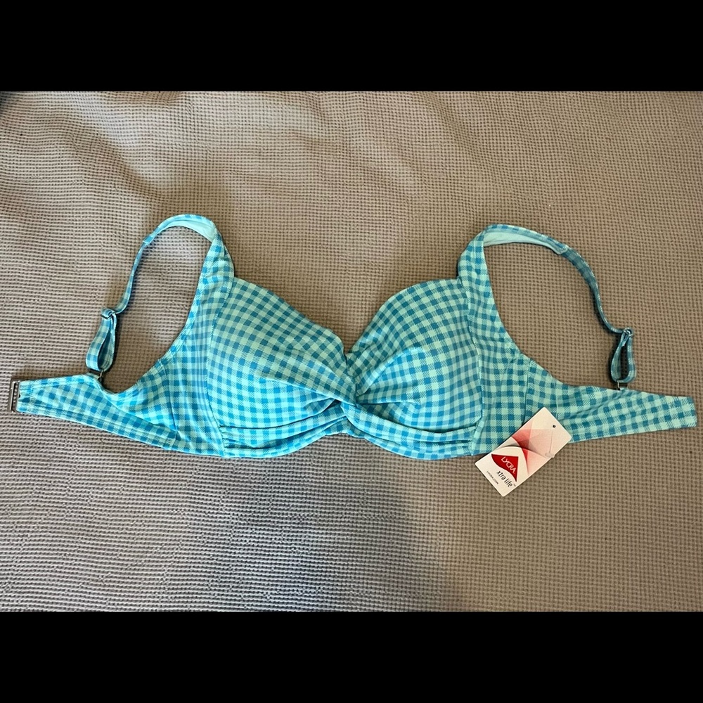 New with tags bikini top size 8DDD